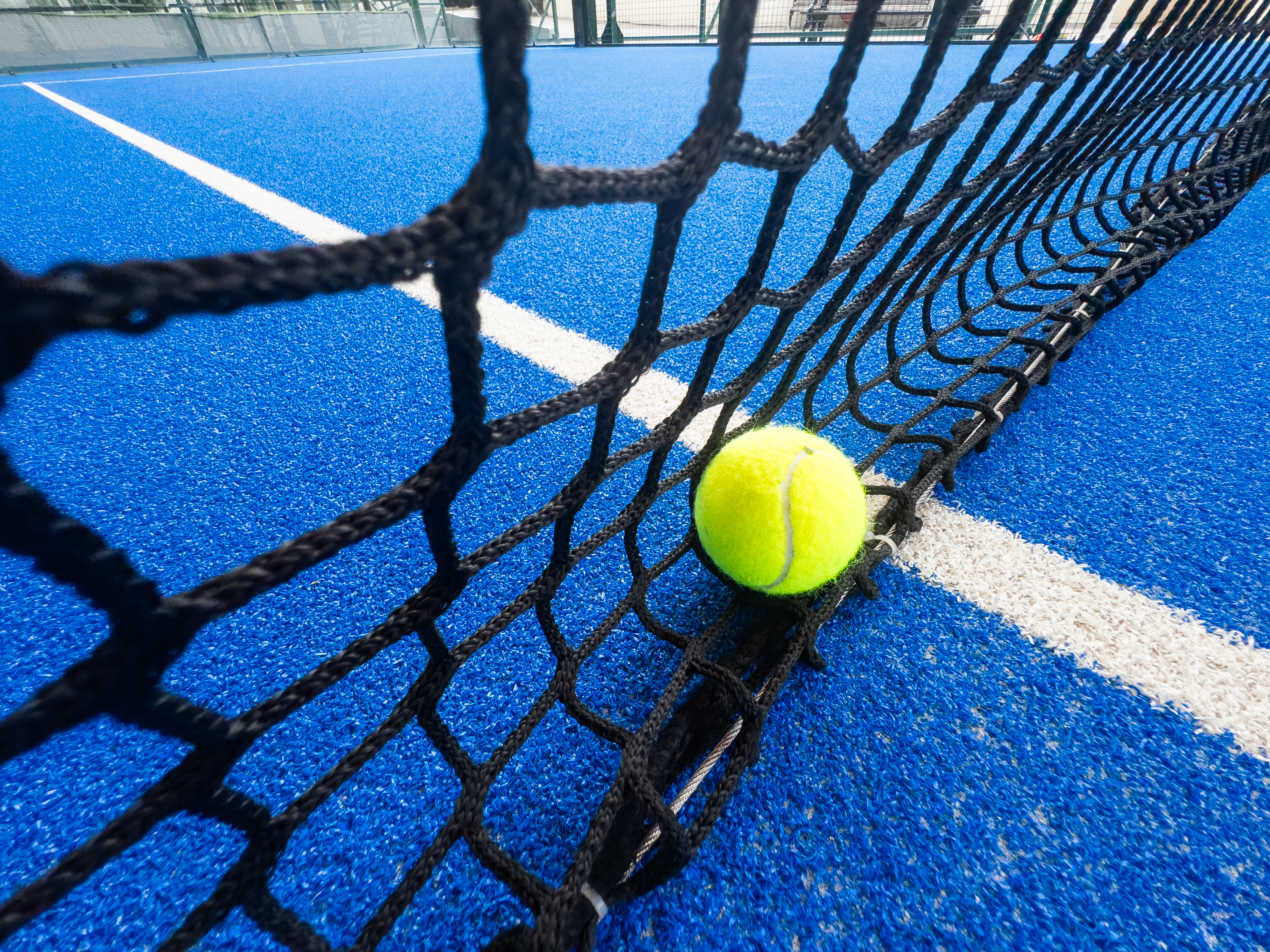 padel balls in net